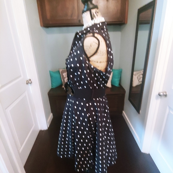 Dress - Picture 5 of 5